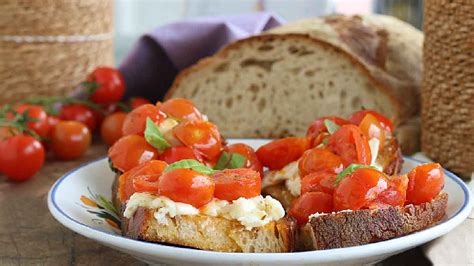 Croûtons Au Fromage à Pâte Molle Et Tomates Cerises Une Préparation Aussi Simple Que Bonne