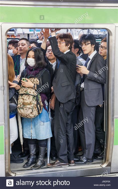 Japan Honshu Kanto Tokyo Shinjuku Station Rush Hour Crowds Stock Photo Alamy