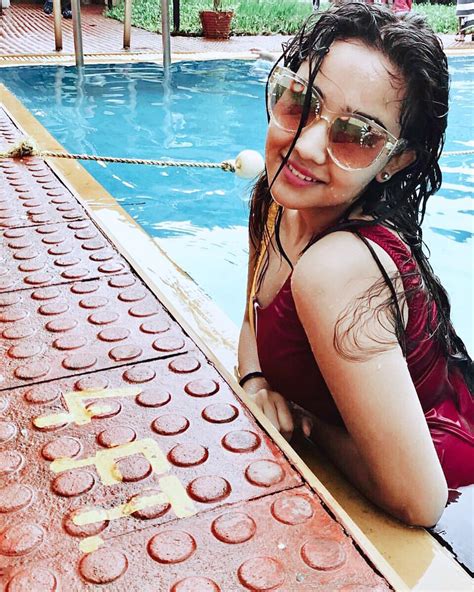 Yeh Un Dinon Ki Baat Hai Actor Ashi Singh Was Seen Wearing Swimsuit Sony Tv Fun 360