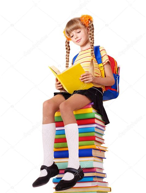 Schülerin Sitzt Auf Bücherstapel — Stockfoto © Poznyakov 5972760