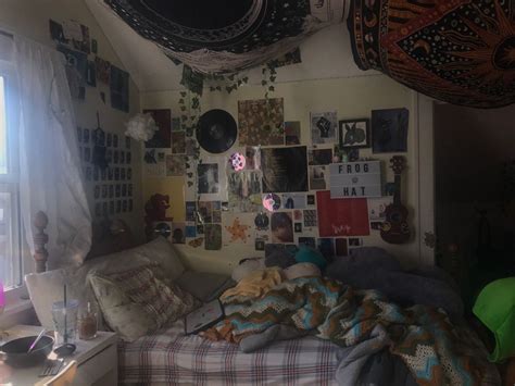 Messy Room In 2021 Room Inspiration Bedroom Grunge Room Room Ideas