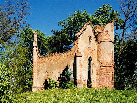 Ruiny Neogotyckiego Pawilonu W Turznie Kujawsko Pomorska Trasa Filmowa