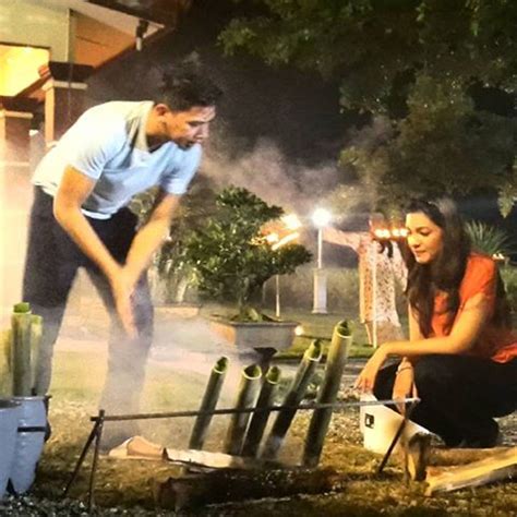 Cik bunga dan encik sombong ialah novel 2012 oleh penulis novel malaysia, airisz, dikeluarkan pada 2012 oleh karya seni. Cik Bunga En Sombong Telemovie Raya