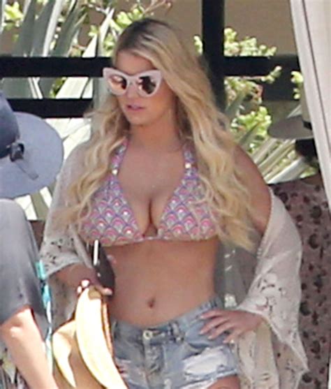 Jessica Simpson Flaunts Her Curves In Classic Daisy Dukes In Cabo San