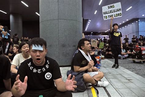 Christians Sing Hallelujah To The Lord Join Hong Kong Protests