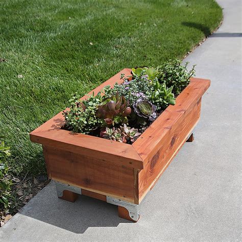 You should get started!{found on zelophotoblog}. Get Ready for Spring With DIY Planter Boxes - DIY Done Right