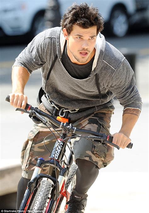 Visit www.snoutypig.com for movie news, articles, trailers and more. Taylor Lautner displays sporty side (and toned six pack ...