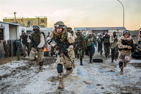 What is the setting of black hawk down? Inside the real black hawk down with soldiers who survived ...