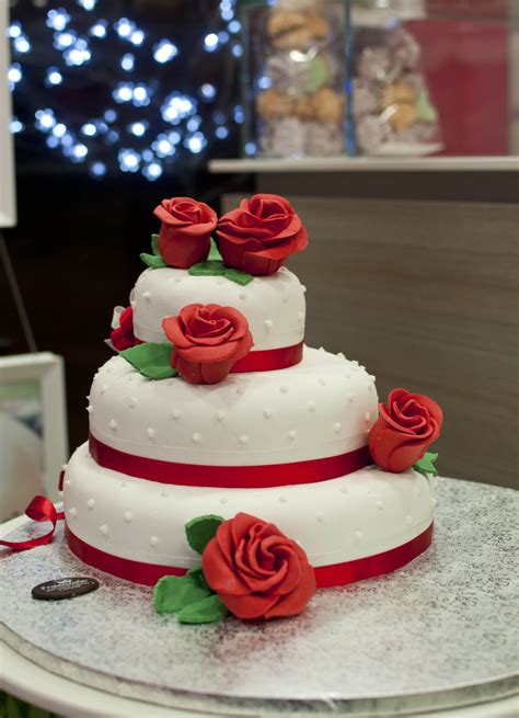 Check spelling or type a new query. Torta di matrimonio a piani con fiori in pasta di zucchero ...
