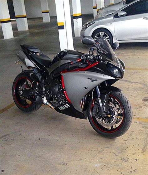 Inertial torque is produced in an engine when the crankshaft doesn't spin at a constant speed over the course of a. R1 crossplane black | Sports bikes motorcycles, Motorcycle ...