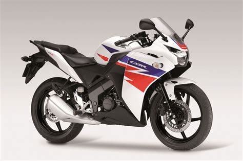 The most accurate 2011 honda cbf125s mpg estimates based on real world results of 213 thousand miles driven in 35 honda cbf125s. Honda CBR 125 R | Moto1Pro