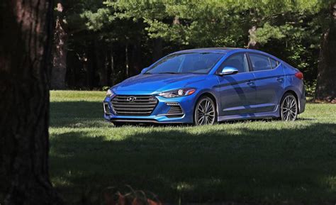 The 2.0 l engine has enough power for cruising, and i enjoy the 6 speed manual transmission very much. 2018 Hyundai Elantra Sport | Engine and Transmission ...