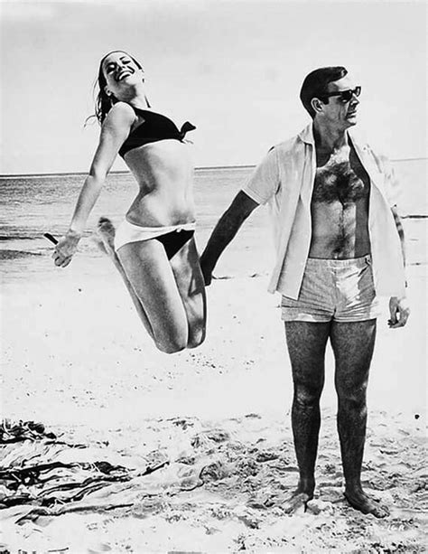 Claudine Auger Sean Connery In Thunderball James Bond Girls Sean Connery Claudine Auger