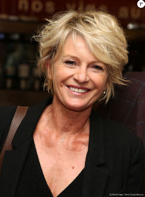 Elle dévoile son secret de beauté sur le plateau de c'est au programme. Sophie Davant - Lancement du livre de J-L Petitrenaud Les ...