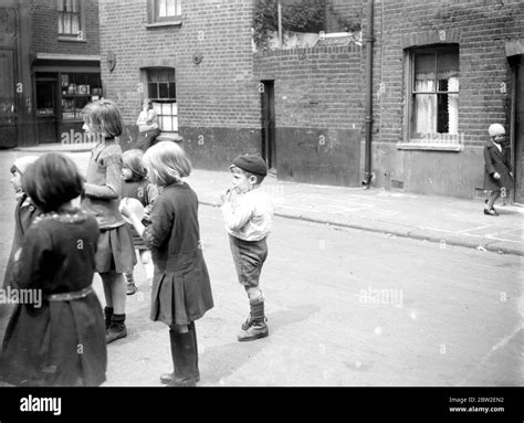 Toffee Apples 1930s Hi Res Stock Photography And Images Alamy