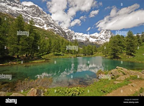 Il Lago Blu Hi Res Stock Photography And Images Alamy