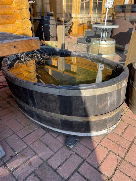 Das geht am besten, wenn du die wannengarnitur zuerst außerhalb des wannenträgers an der badewanne positionierst und die höhe des überlaufes passend einstellst. 400Liter Eichenfasshälfte oval 140x100cm und Höhe 47cm ...
