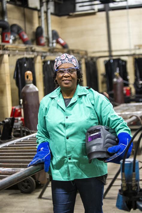 A history of air conditioning. Horne learns new trade at Wallace after 31 years in ...
