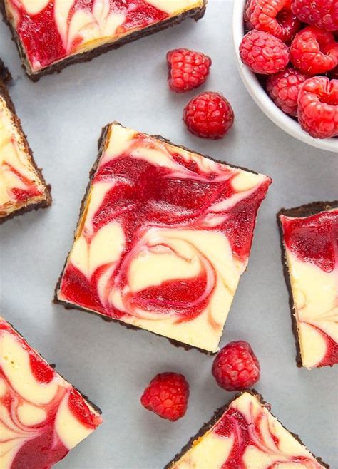 Für die weiße schokocreme weiße schokolade über dem heißen wasserbad schmelzen. Weiße Schokoladen-Himbeerkäsekuchen-Schokoladenkuchen ...
