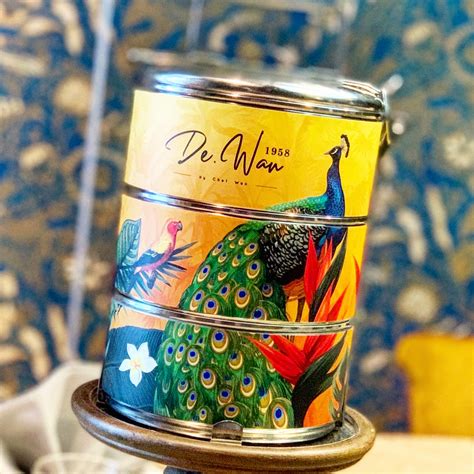 Actually got the signature tiffin set for my wedding anniversary. Eat Drink KL: De.Wan 1958 by Chef Wan: Tiffins To Talk About