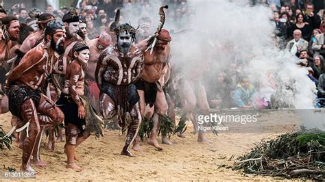 Aboriginal Dance Fire Photos And Premium High Res Pictures Getty Images