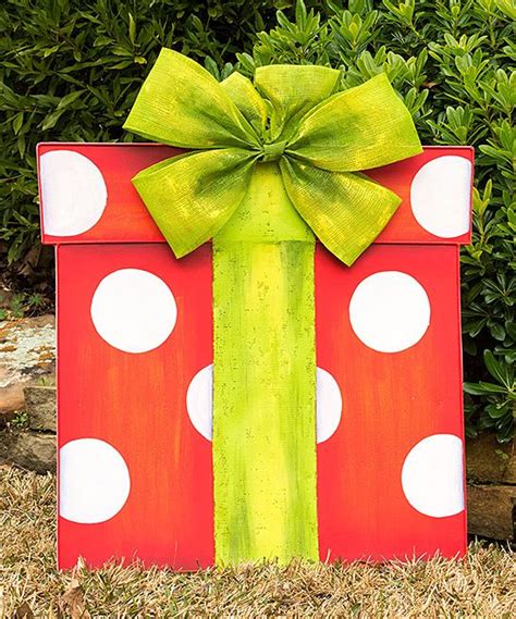 10 Outdoor Christmas Packages Decorations