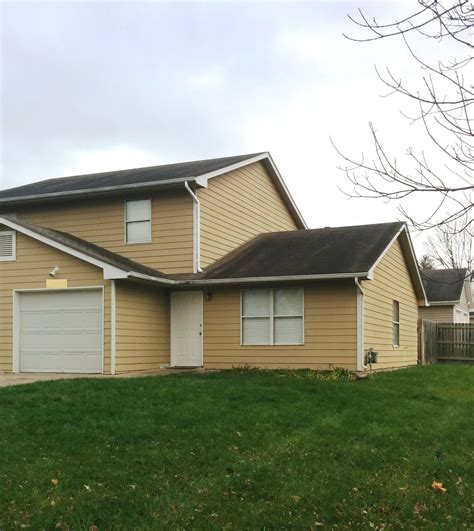 Corner duplex with fenced back yard. Duplex, The Neighbourhood, Garage