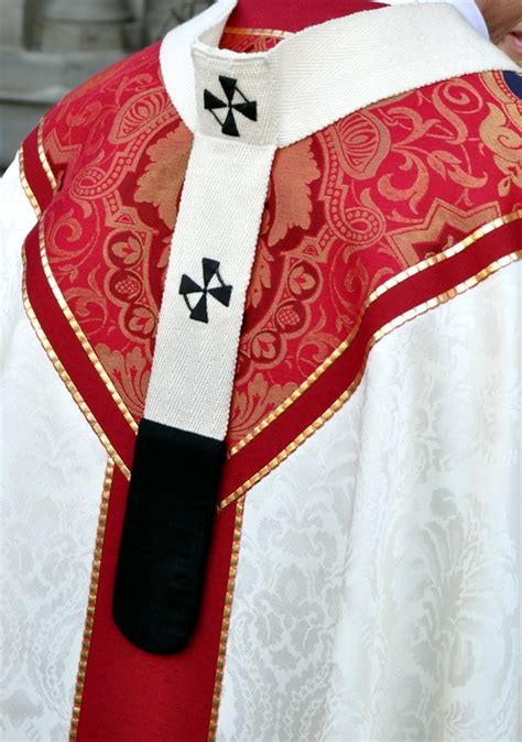 O Pálio Do Arcebispo Honra Ou Serviço