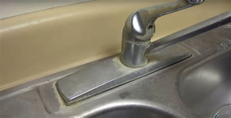How To Easily Remove Hard Water Stains On Your Kitchen Sinks And Faucets VIRALSUGAR Hard