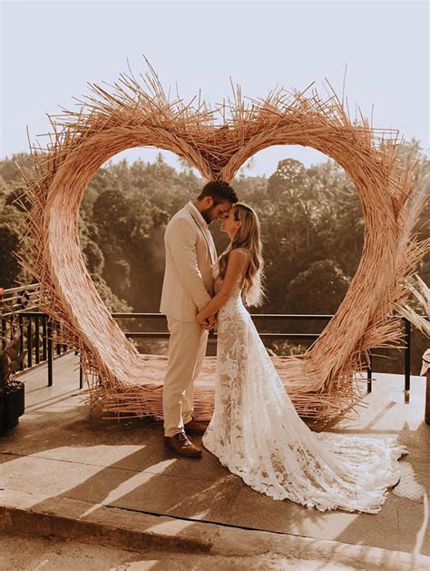 25 Unique Fall Wedding Arches To Update Your Ceremony