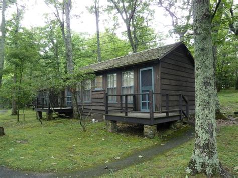Booking hotel lewis mountain cabins, in stanley on hotellook guests have described it as a good hotel with a show hotel lewis mountain cabins on the map. voorzijde cabin - Picture of Lewis Mountain Cabins ...