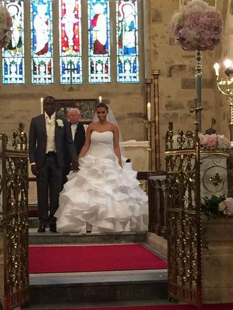 Emile heskey is officially a married man. Ex-Liverpool FC star Emile Heskey marries Chantelle Tagoe ...