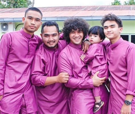 8 tahun berkenalan, akhirnya ardell aryana & nadzmi adhwa selamat bergelar suami isteri. Biodata Dan Latar Belakang Pelakon Nadzmi Adhwa | Iluminasi