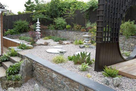 Innovative small garden design with raised flower bed. 20 Lovely Japanese Garden Designs for Small Spaces