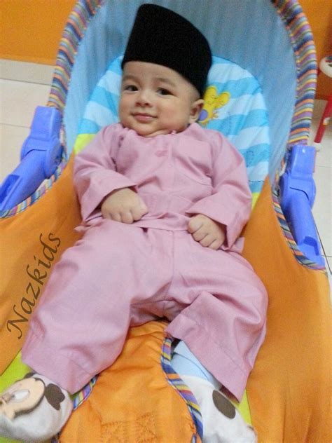 The collar design is adapted from chinese traditional costume, cheongsam. Baby boy ready to kutip duit raya with his pinkish baju ...