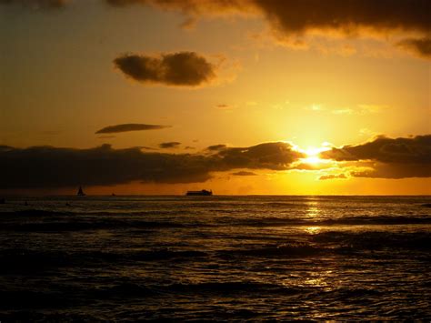 Sunset On The Beaches Of Honolulu Hawaii Taken In 2010 Places To Go