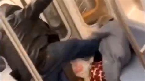 New York Subway Attack Man Kicks Elderly Lady In Face As Riders Rilm Video Au