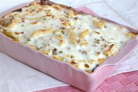 Servite i vostri fusilli con carne macinata in bianco ultimandoli con un'abbondante spolverata di formaggio grattugiato. » Pasta al forno bianca - Ricetta Pasta al forno bianca di ...