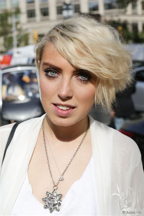 Androgynous haircuts can seem so modern that they're untouchable. Short androgynous hairstyle ideas for women