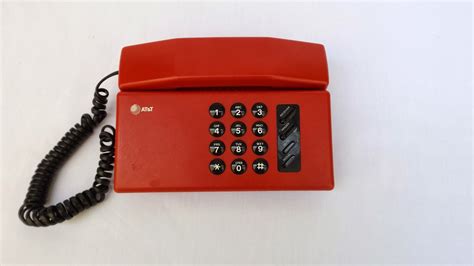 Still Stunning Vintage Resale Retro Mod Red Atandt Push Button Touch