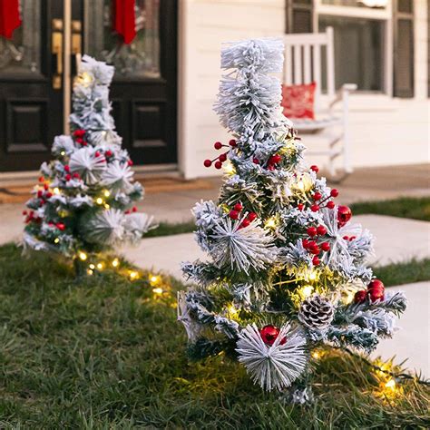 20 Chic Outdoor Christmas Decorations Taste Of Home