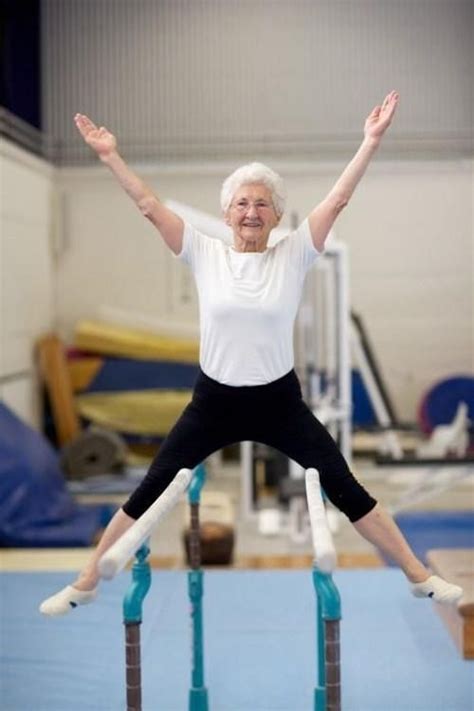 86 Year Old Johanna Quaas Still Doing Gymnastics Bizarre News Senior Health Senior Fitness