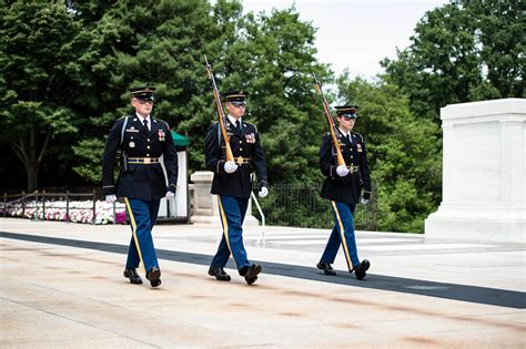 First Tomb Badge Awarded To Female Infantry Soldier Us Department
