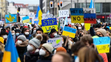 Ukraine-Demonstration: Große Friedensdemonstrationen in ganz