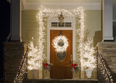 The Best Christmas Door Decorations To Impress Your Guests White