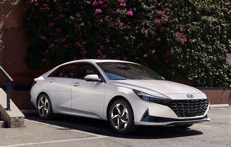 2022 Hyundai Elantra Hybrid Review Pricing And Specs Fowler Hyundai