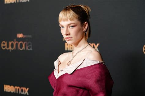 Hunter Schafer Debuts Bold New Bangs At The Euphoria Season Premiere See Photos Allure