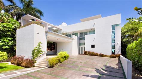 Luxurious Modern Miami Beach House For Rent 50000 Per Month