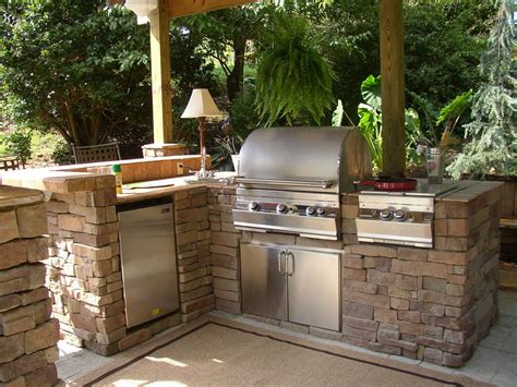 Modern kitchen island for small apartment. How to Build Outdoor Kitchen with Simple Designs ...