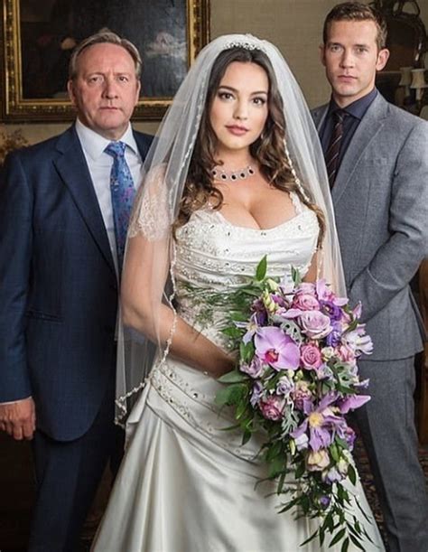 Kelly Brook Turns Cleavage Flashing Bride In Midsomer Murders But Fans